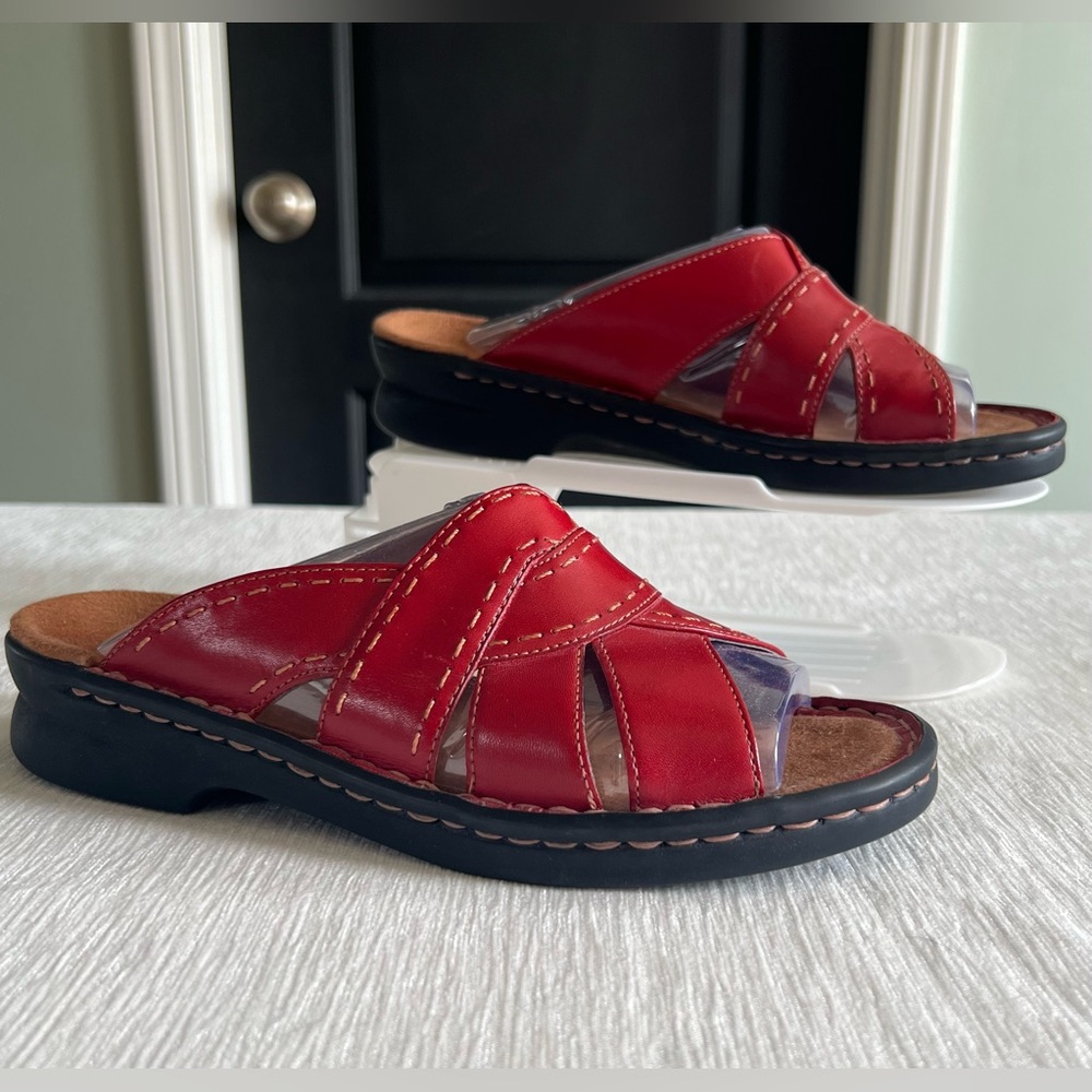 NWOT Clarks Braided Red Leather Sandals 7W